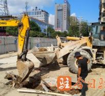 女生和男生鸡巴插插插免费看高温下的坚守｜道路建设者用汗水铺就畅通路